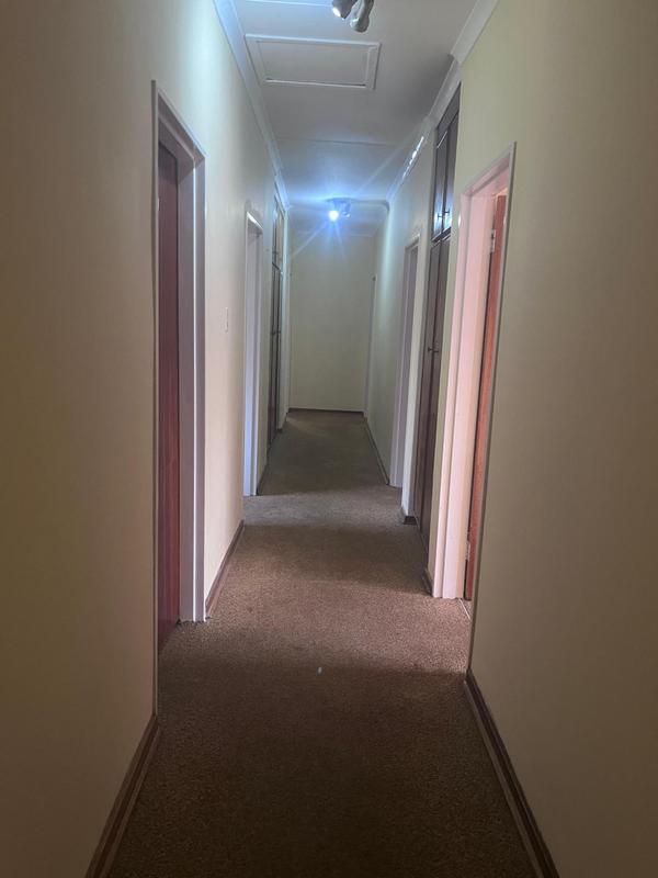 To Let 4 Bedroom Property for Rent in Riviera Park North West